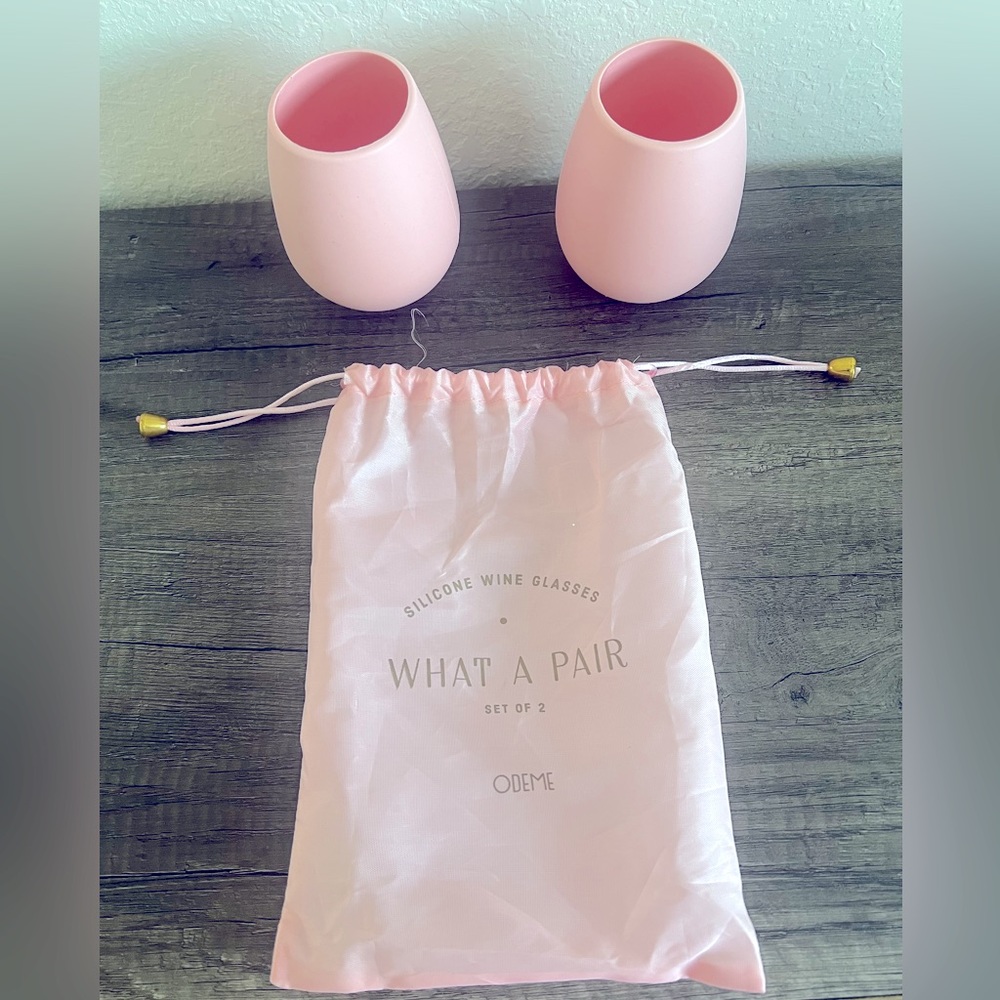 ODEME “What a pair” pink silicone wine glass set with bag